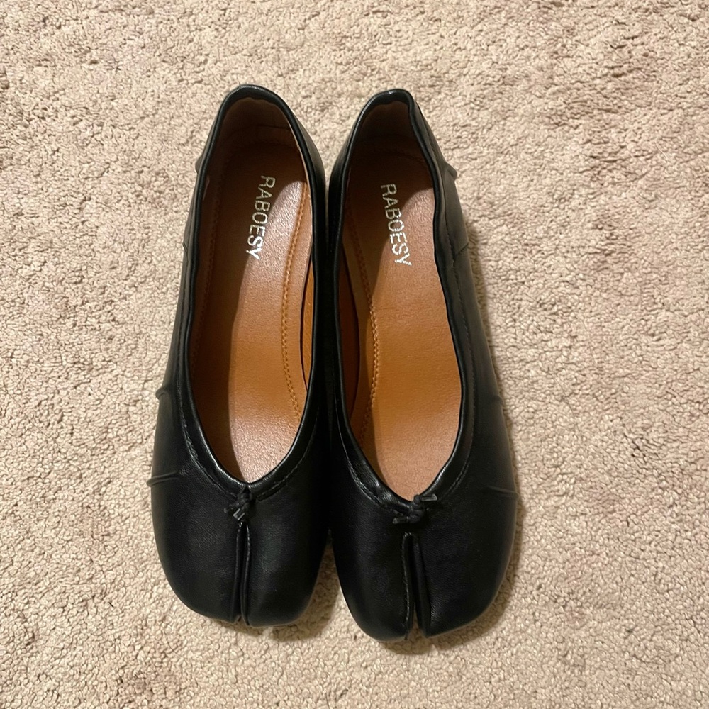 Raboesy Black Wrinkles Tabi Heel Pumps Size 9 / 40